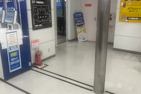 【メガセンタートライアル伊勢崎中央店】③食物販や出張販売に適したエレベーター横スペース(1階東側メイン出入口)