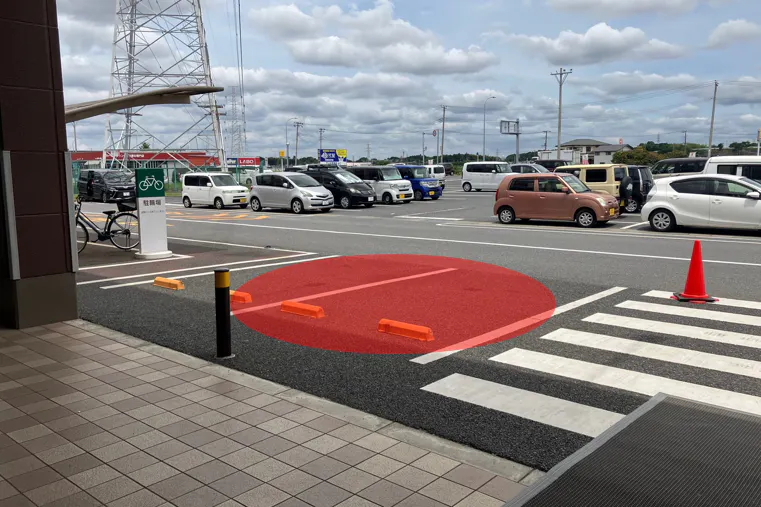 【ベイシア ちば古市場店】食品側入口前スペース 販促プロモーションに最適な屋外催事イベントスペース