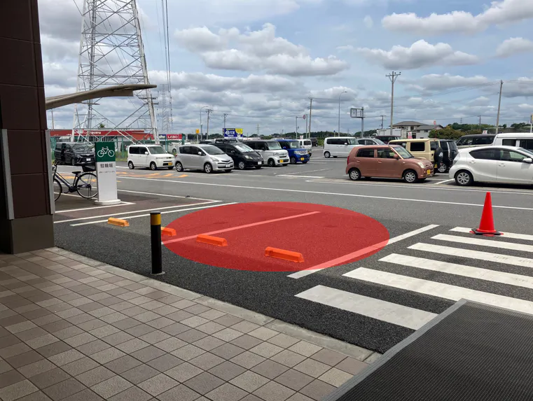 【ベイシア ちば古市場店】食品側入口前スペース　販促プロモーションに最適な屋外催事イベントスペース