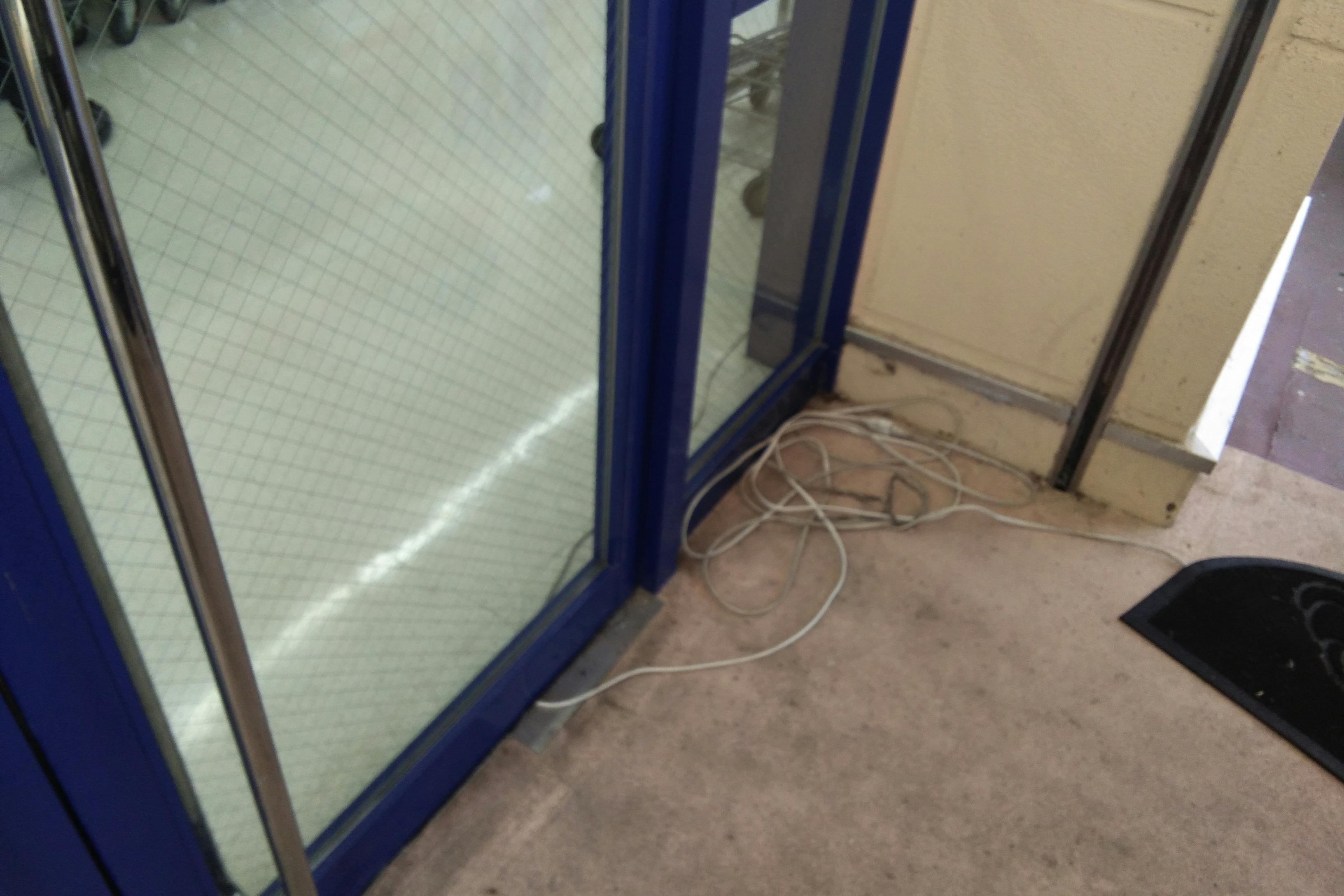 【ミスターマックス 宇佐店】ミスターマックス店頭入口 キッチンカーや食品販売に最適な総合ディスカウントストアの催事イベントスペース