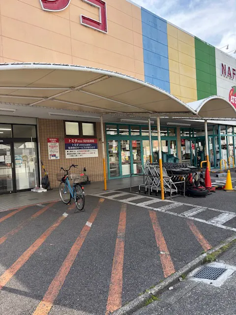 【ナフコトミダ熱田店】販促プロモーションに最適な軒下スペースの画像