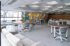 【下北沢駅2分】セミナーやオフサイトミーティング、ワークショップの開催時の利用に適した白基調で清潔感のあるレンタルスペース