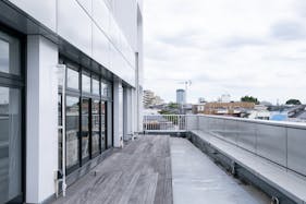 【下北沢駅2分】セミナーやオフサイトミーティング、ワークショップの開催時の利用に適した白基調で清潔感のあるレンタルスペース