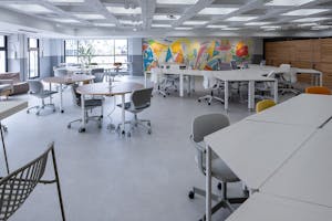 【下北沢駅2分】セミナーやオフサイトミーティング、ワークショップの開催時の利用に適した白基調で清潔感のあるレンタルスペース