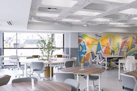 【下北沢駅2分】セミナーやオフサイトミーティング、ワークショップの開催時の利用に適した白基調で清潔感のあるレンタルスペース