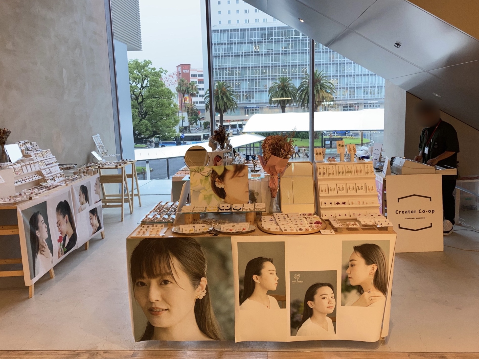 【アミュプラザみやざき】うみ館 ゆったりとした雰囲気で雑貨、サービスのポップアップやプロモーションに最適な3Fエスカレーター下のスペース