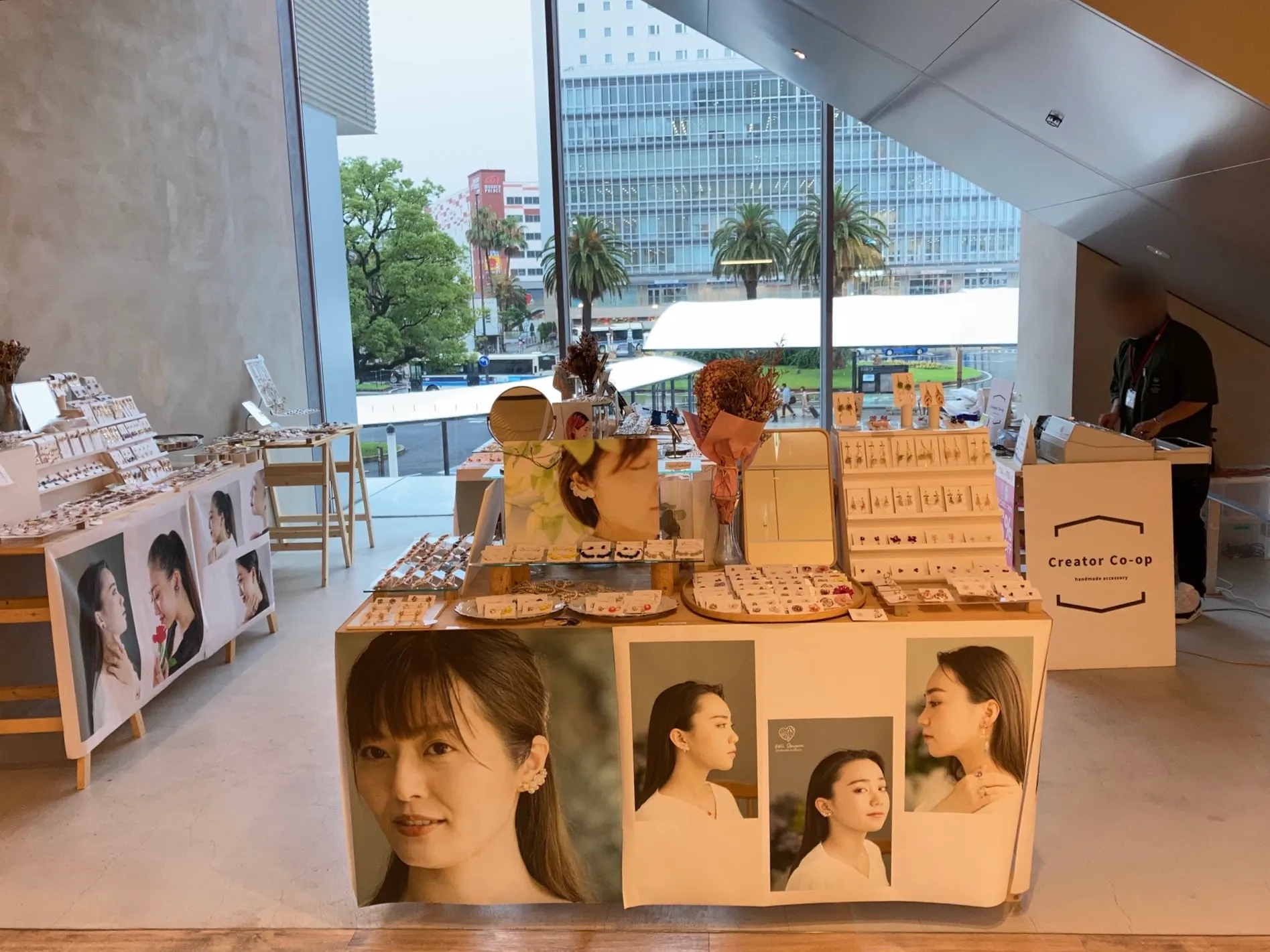 【アミュプラザみやざき】うみ館 ゆったりとした雰囲気で雑貨、サービスのポップアップやプロモーションに最適な3Fエスカレーター下のスペース