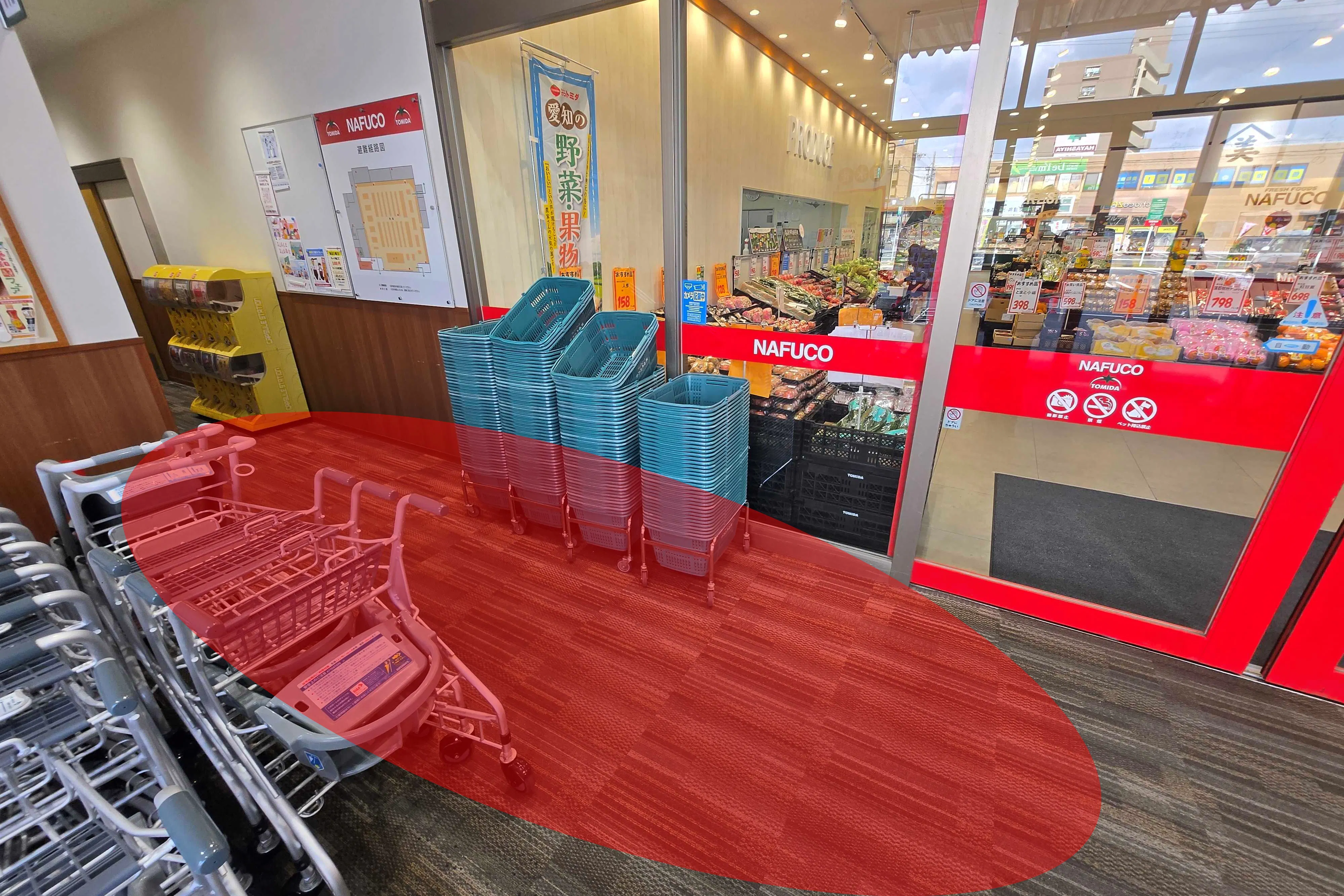 【ナフコトミダ木田店】食物販や販促プロモーションに最適な入口近くの風除室スペース