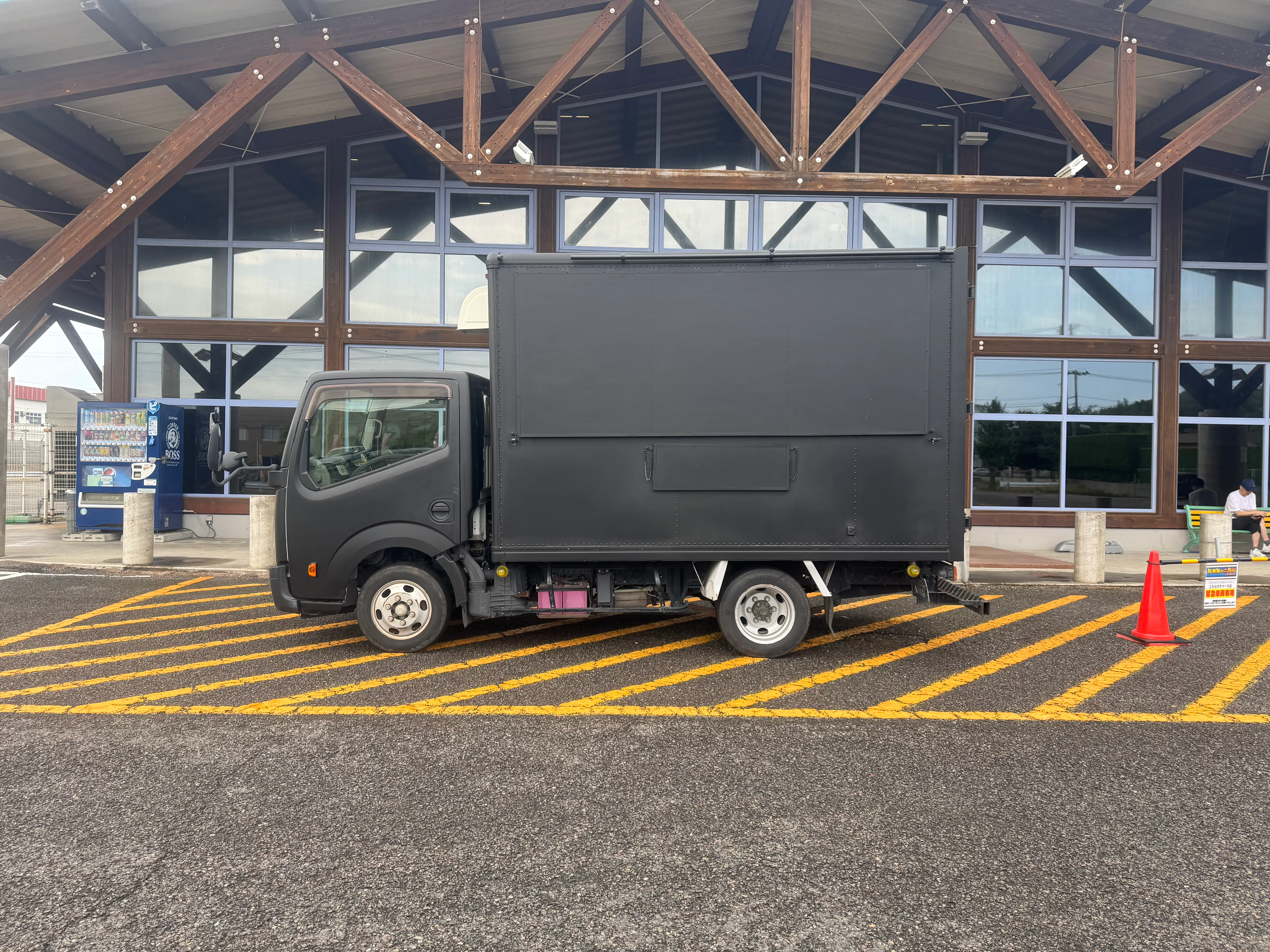 【ダイナム新潟東店】キッチンカーや各種プロモーションイベントでの出店に最適なアミューズメント施設のイベントスペース