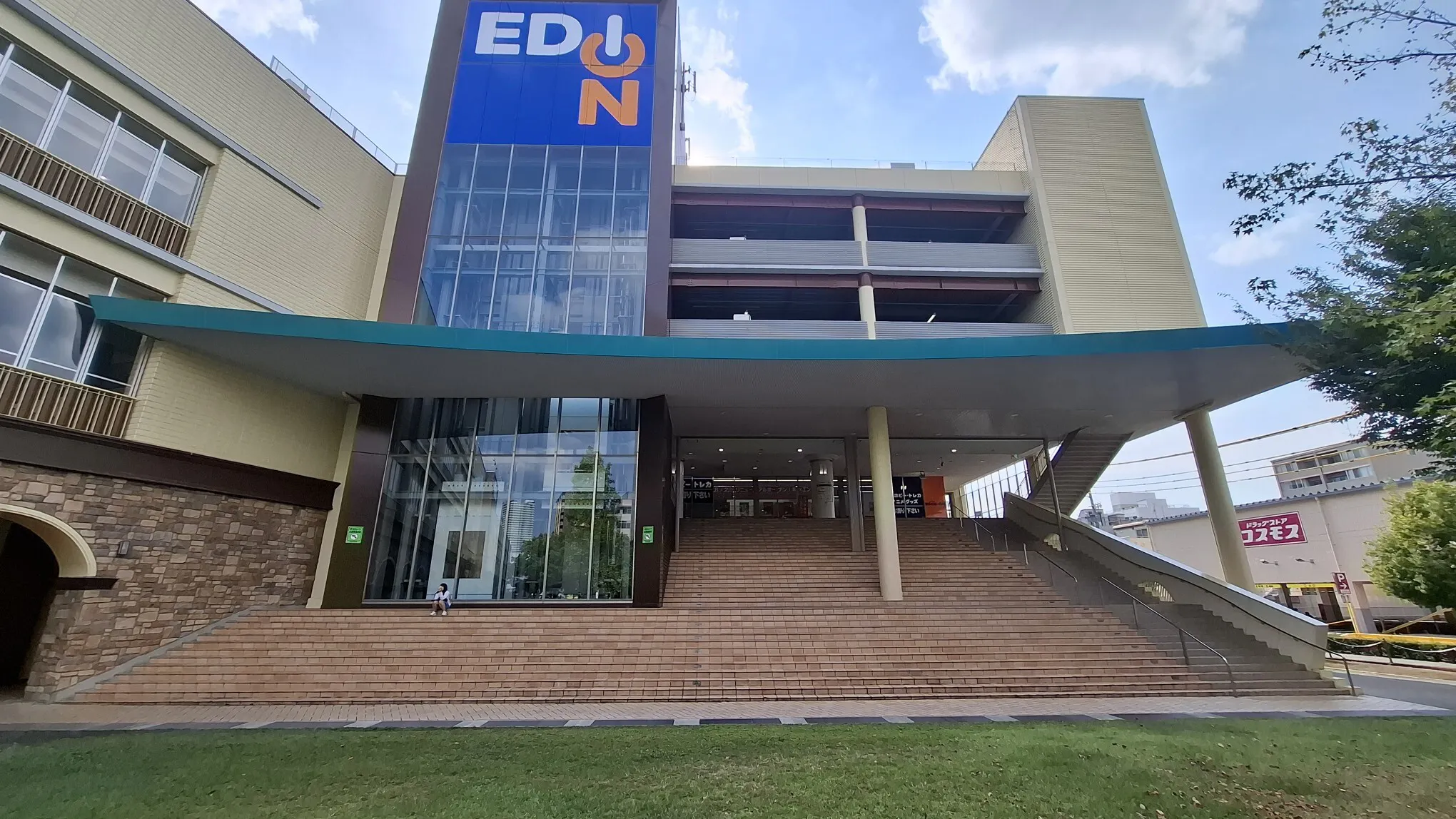 【エディオン岐阜オーキッドパーク店】販促やプロモーションイベントに最適な西口入り口前スペース