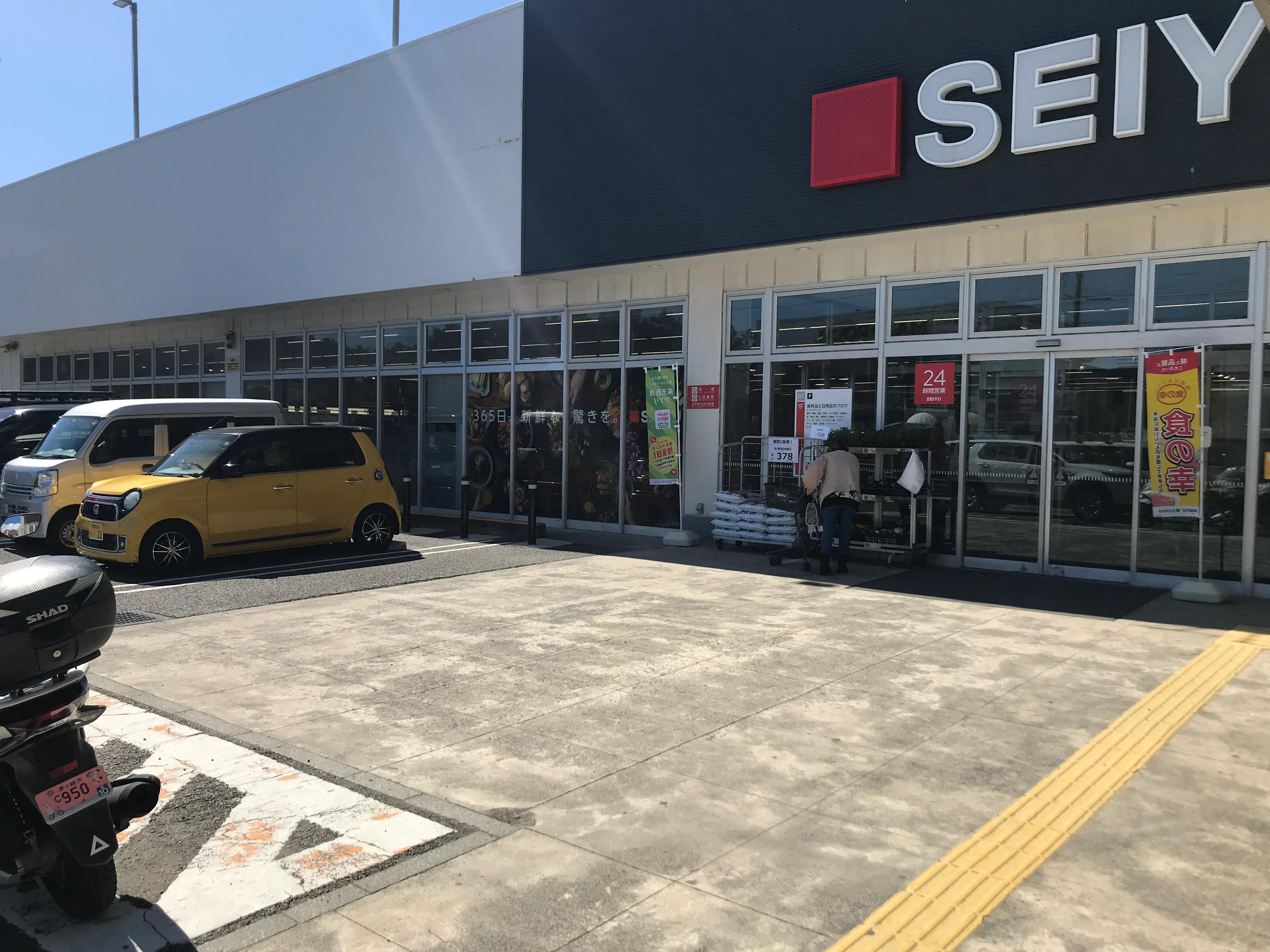 【西友　辻堂店】1階正面入口前　プロモーション用途や物販、食物販のポップアップストアに最適なスーパー店内催事イベントスペース