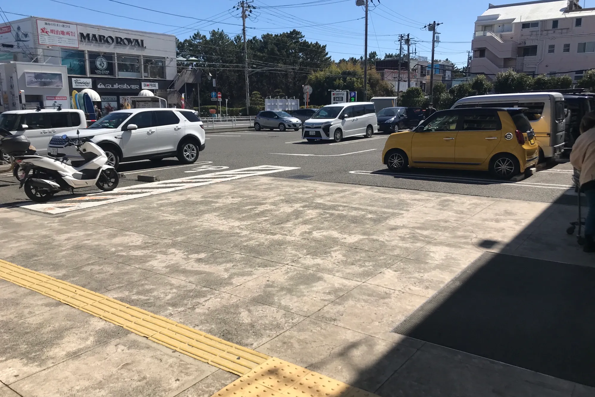 【西友 辻堂店】1階正面入口前 プロモーション用途や物販、食物販のポップアップストアに最適なスーパー店内催事イベントスペース
