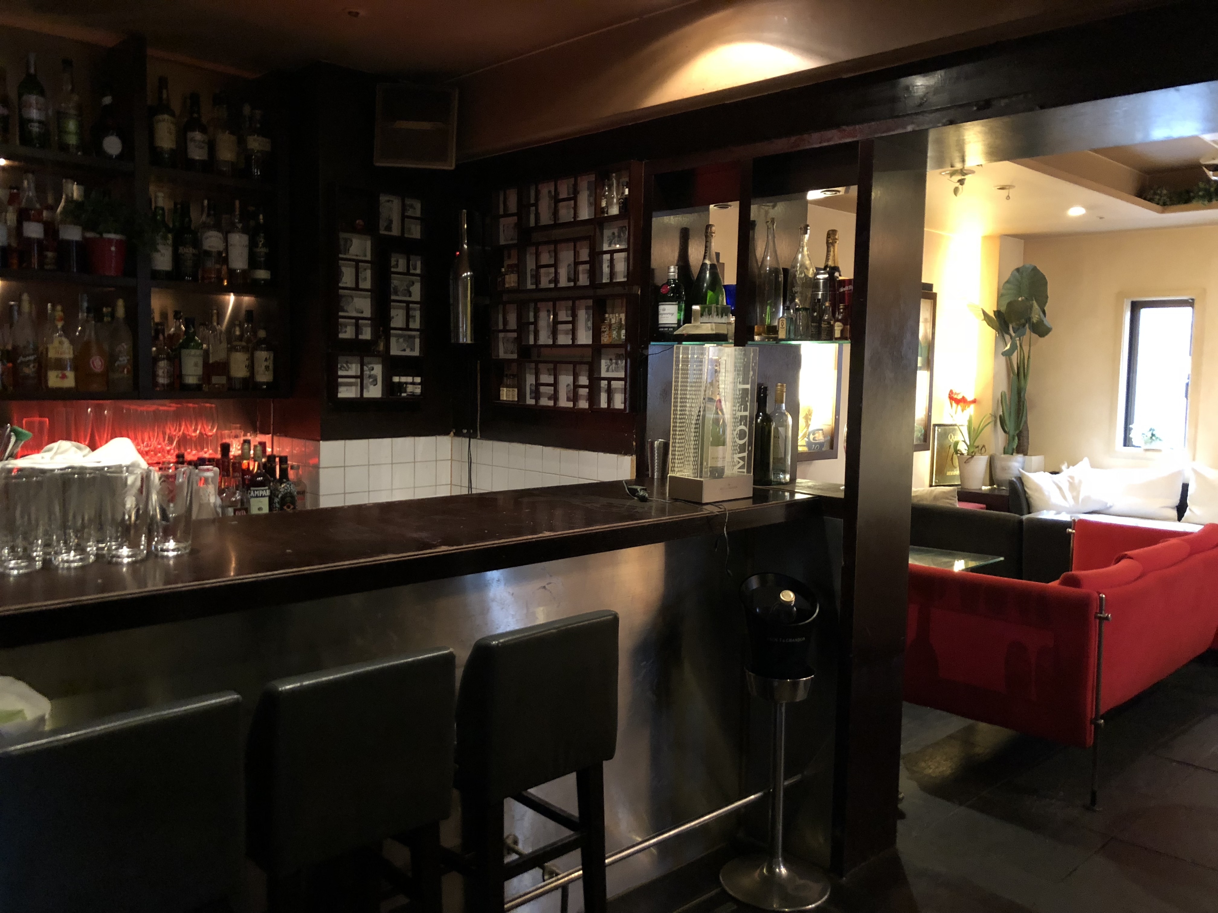 【表参道駅4分】イベントに最適 青山通りから1本入った場所にある赤煉瓦物件（2F）