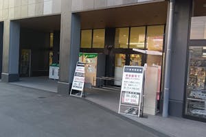 【ユアーズ東本浦店】物販やプロモーションに利用可能な軒下スペース