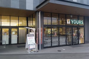 【ユアーズ東本浦店】物販やプロモーションに利用可能な軒下スペース