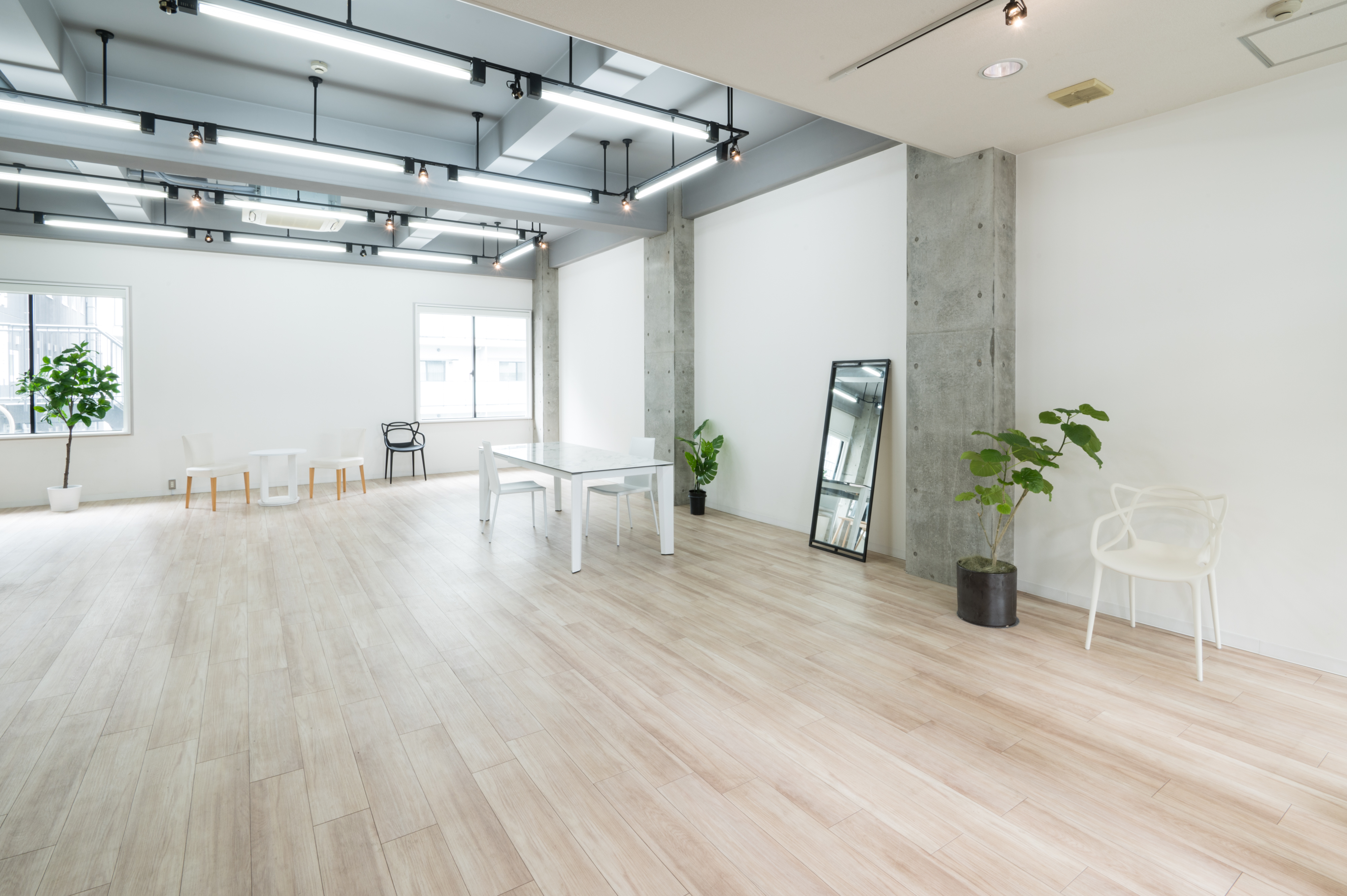 展示会におすすめな白基調のイベントスペースを探す