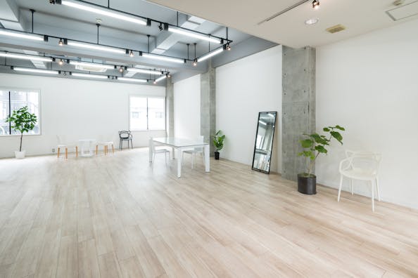 展示会におすすめな白基調のイベントスペースを探す